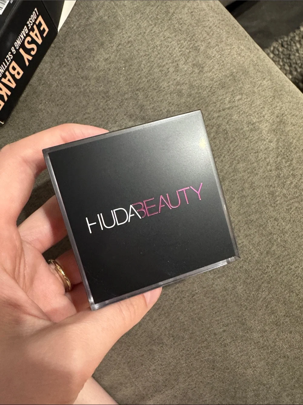 Huda Beauty easy bake setting powder